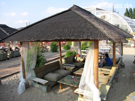 Der Bambus Pavillon TALISAY mit dem Palmenblatt Schindeldach Produktfoto