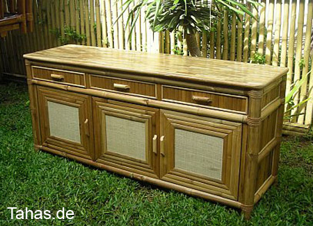 Der Bambusschrank in der seitlichen Vorderansicht Produktfoto
